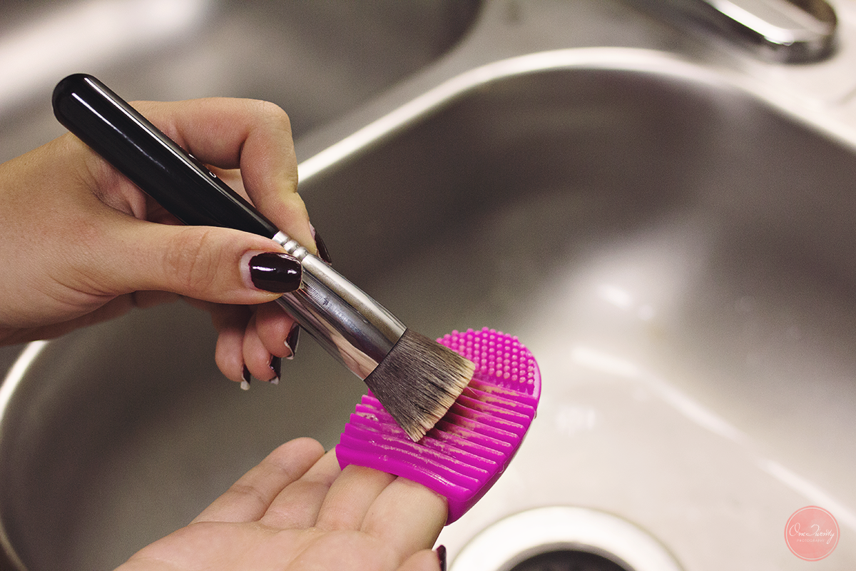 2 Ways to Clean Makeup Brushes|Karuwakispeaks